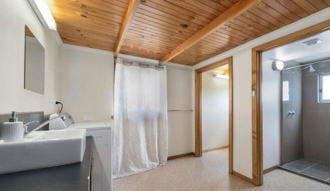 Return To Sender Lodge - Accommodation Kalgoorlie 1