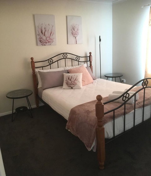 3ree- Spacious & Charming Apartment - Accommodation Kalgoorlie 14