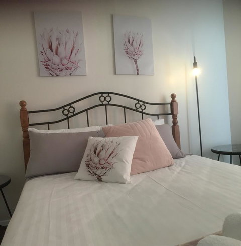 3ree- Spacious & Charming Apartment - Accommodation Kalgoorlie 3