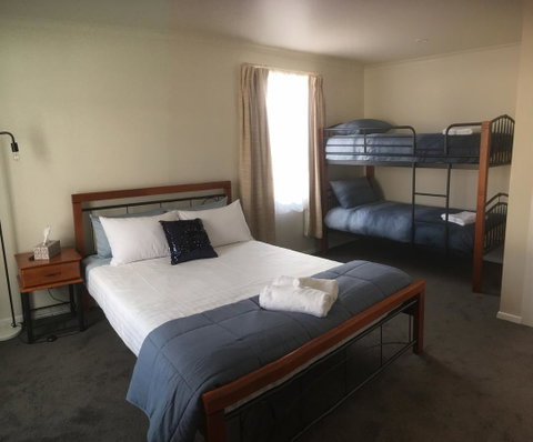 3ree- Spacious & Charming Apartment - Accommodation Kalgoorlie 2