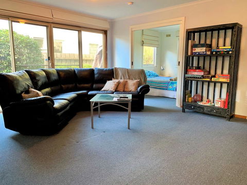 Island Family Holiday Retreat - Accommodation Kalgoorlie 3