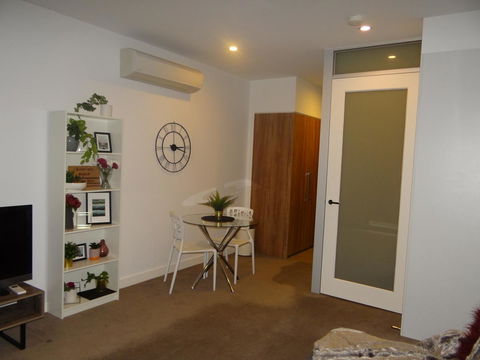 Amazing Accommodations: Vogue - Accommodation Kalgoorlie 4