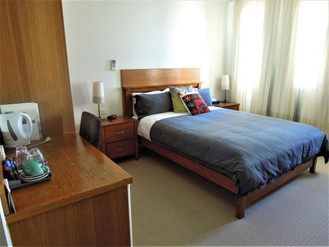 Plough Hotel - Accommodation Kalgoorlie 4