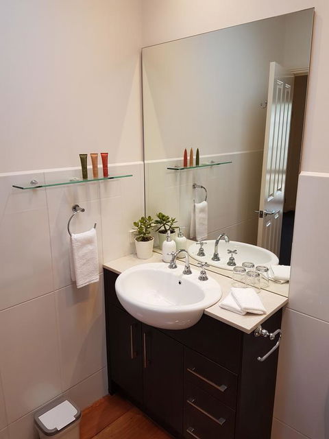 Healesville House - Fig Tree House - Accommodation Kalgoorlie 12