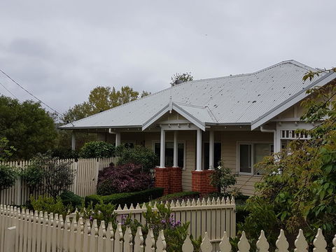 Healesville House - Fig Tree House - Accommodation Kalgoorlie 2