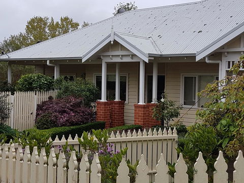 Healesville House - Fig Tree House - Accommodation Kalgoorlie 0
