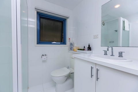 The Waterfront Apartment - Accommodation Kalgoorlie 11