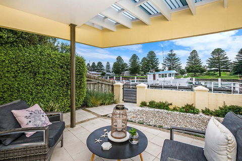 The Waterfront Apartment - Accommodation Kalgoorlie 0