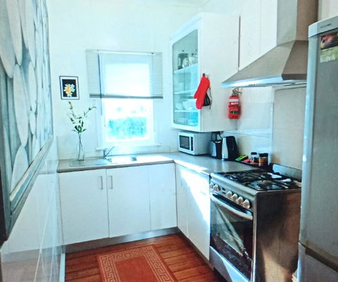 The Boathouse A 3 Bedroom House - Accommodation Kalgoorlie 2