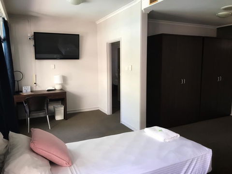 The Cavenagh - Accommodation Kalgoorlie 2