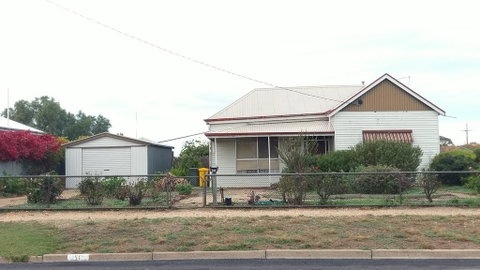 The Crooked Cottage - Accommodation Kalgoorlie 1