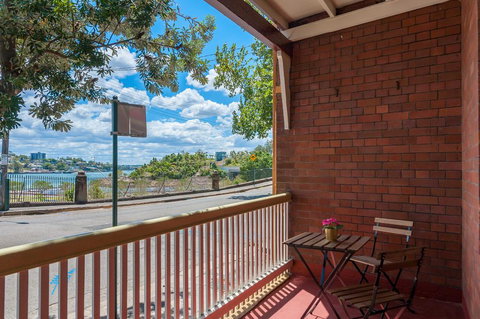 The Darlingbay - CBD Harbour View Escape - Accommodation Kalgoorlie 3