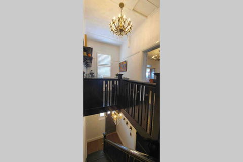 The Dewhurst - Sophisticated Entire CBD Apartment - Accommodation Kalgoorlie 2