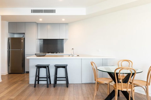 The Edge - Luxurious Waterfront Apartment - Accommodation Kalgoorlie 2