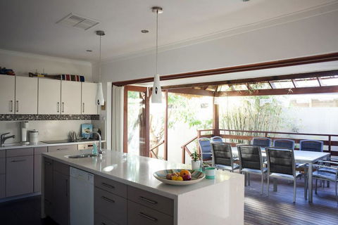 The Fremantle House - Accommodation Kalgoorlie 0