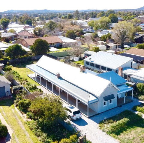 THE GABLES MUDGEE - Accommodation Kalgoorlie 0