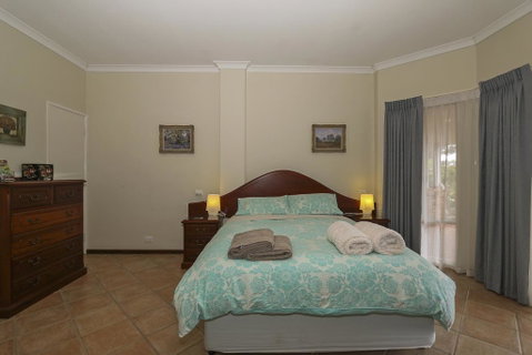 The Good Life B&B - Accommodation Kalgoorlie 2