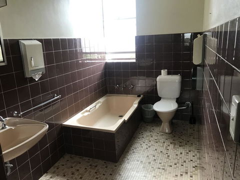 The Greenwich - Accommodation Kalgoorlie 3