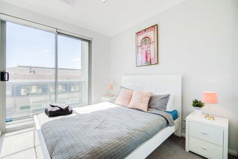 The Heart Of Northbridge With Complimentary Parking, Wifi & Netflix - Accommodation Kalgoorlie 0