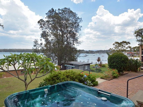 The House On The Lake @ Fishing Point, Lake Macquarie - Honestly Put The Line In And Catch Fish - Accommodation Kalgoorlie 1