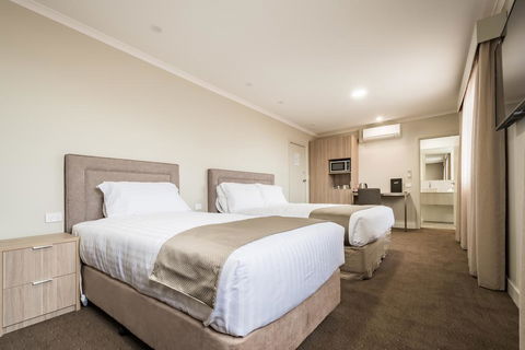 The Lighthouse Hotel - Accommodation Kalgoorlie 2