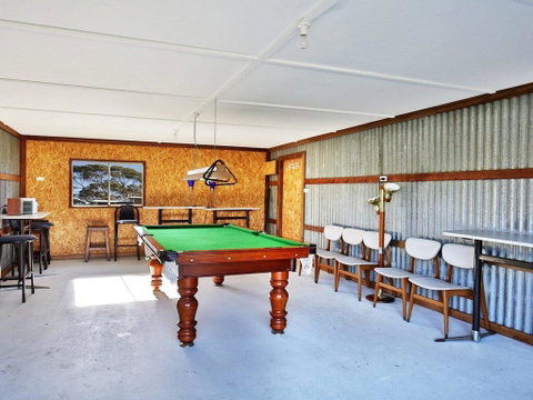 The Lobster Pot - Great Outdoor Eating Area - Accommodation Kalgoorlie 1
