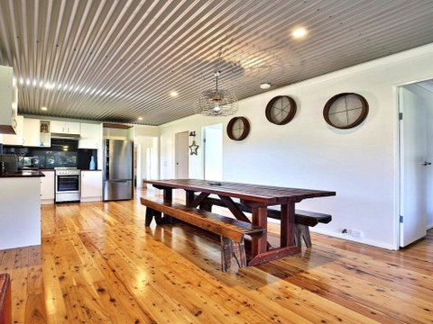 The Lobster Pot - Great Outdoor Eating Area - Accommodation Kalgoorlie 0