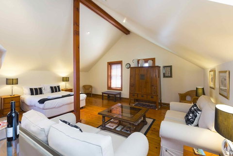 The Mews Studio - Accommodation Kalgoorlie 2