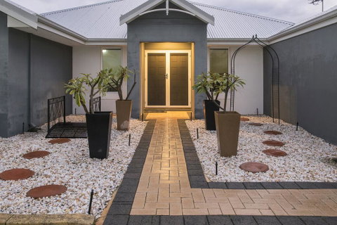 The Oaks - Accommodation Kalgoorlie 1