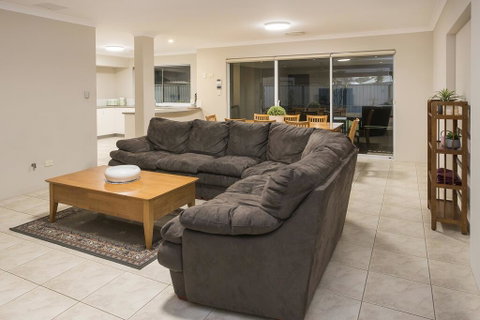 The Oaks - Accommodation Kalgoorlie 2