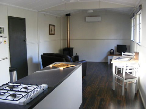 The Old School House BnB - Accommodation Kalgoorlie 2