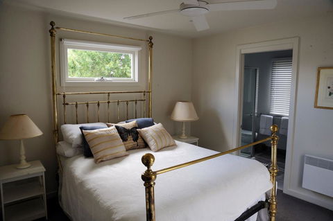 The Red Feather Inn - Accommodation Kalgoorlie 0