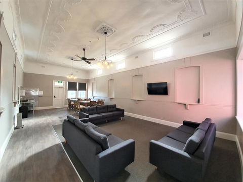 The Royal Hotel - Accommodation Kalgoorlie 2