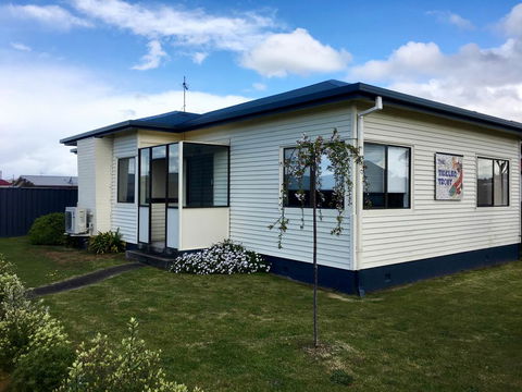 The Tickled Trout - Accommodation Kalgoorlie 1