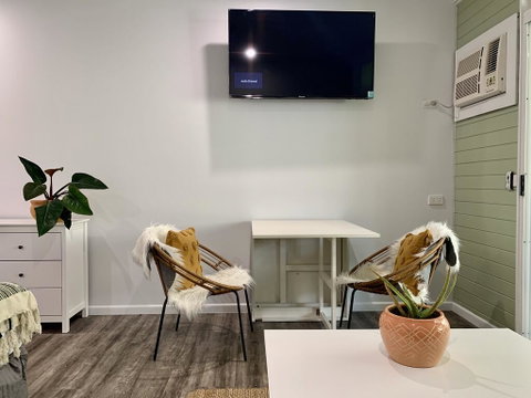 Tropic Retreat - Accommodation Kalgoorlie 2