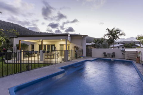 Tropical Private Holiday House With Pool - Accommodation Kalgoorlie 1