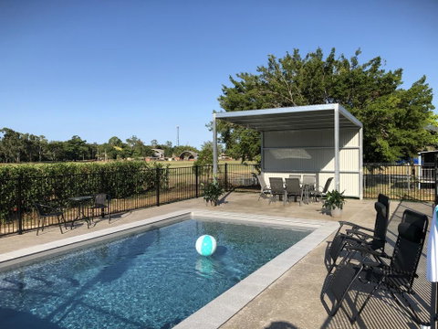Tropical Retreat - Accommodation Kalgoorlie 2