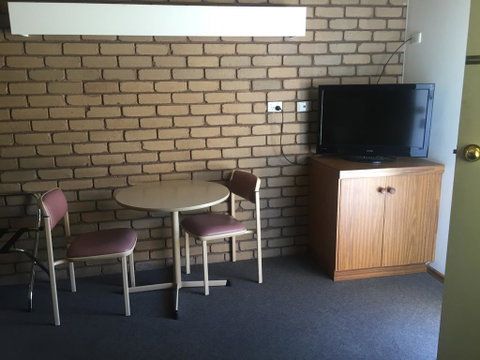 Tudor House Motel - Accommodation Kalgoorlie 1