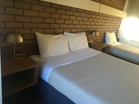 Tudor House Motel - Accommodation Kalgoorlie 0