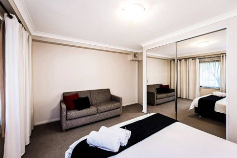 Two Bedroom Apt Next To Perth CBD With Parking. - Accommodation Kalgoorlie 3