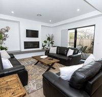 TWO TEN Sleeps 10 Luxury CBD Accommodation - Accommodation Kalgoorlie