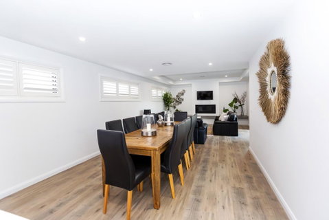 TWO TEN Sleeps 10! Luxury CBD Accommodation - Accommodation Kalgoorlie 1