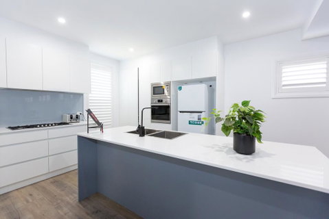 TWO TEN Sleeps 10! Luxury CBD Accommodation - Accommodation Kalgoorlie 3