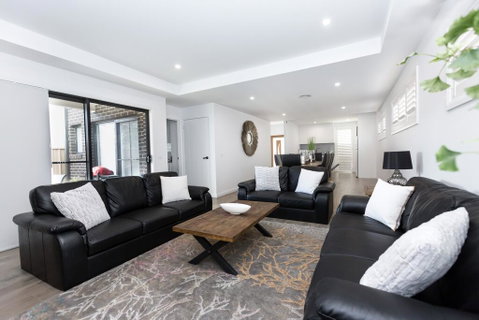 TWO TEN Sleeps 10! Luxury CBD Accommodation - Accommodation Kalgoorlie 2
