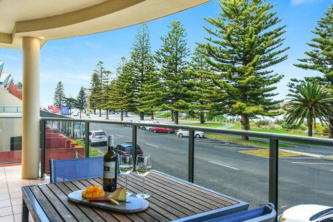 Ultimate Esplanade - 3 Storey Experience - WiFi - Accommodation Kalgoorlie 1