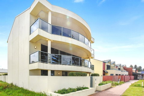 Ultimate Esplanade - 3 Storey Experience - WiFi - Accommodation Kalgoorlie 3