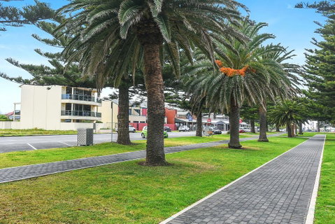 Ultimate Esplanade - 3 Storey Experience - WiFi - Accommodation Kalgoorlie 2