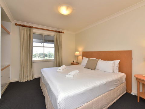 Villa Executive 2br Ferre Resort Condo Located Within Cypress Lakes Resort (nothing Is More Central) - Accommodation Kalgoorlie 2