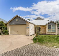WALKIN ON SUNSHINE - STROLL TO BEACH BREAK - Accommodation Kalgoorlie