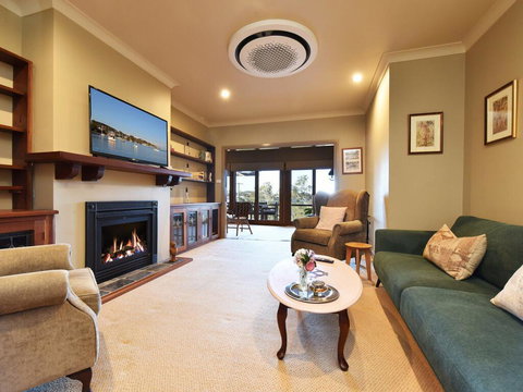 Wangi Waterfront Delight Estate - Waterfront Reserve Home - Accommodation Kalgoorlie 1